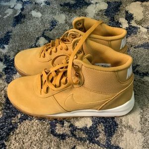Nike Sneaker/Boots